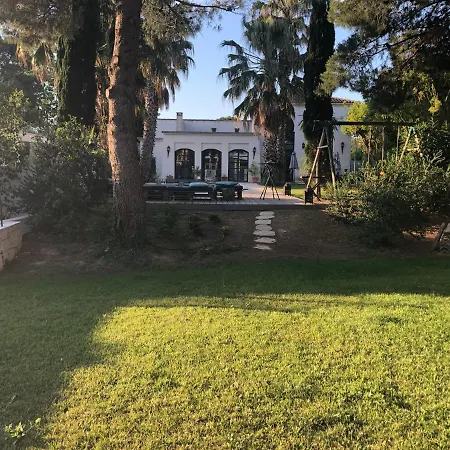 Villa Contemporaine Avec Piscine Sur 1400 M² De Terrain, A 10 Kms Du Cap D Agde *