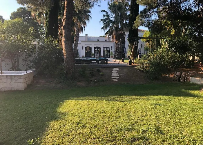 Villa Contemporaine Avec Piscine Sur 1400 M² De Terrain, A 10 Kms Du Cap D Agde *