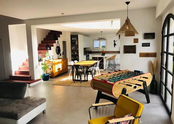 Villa Contemporaine Avec Piscine Sur 1400 M² De Terrain, A 10 Kms Du Cap D Agde *