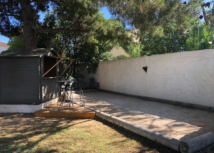 Contemporaine Avec Piscine Sur 1400 M² De Terrain, A 10 Kms Du Cap D Agde Villa *