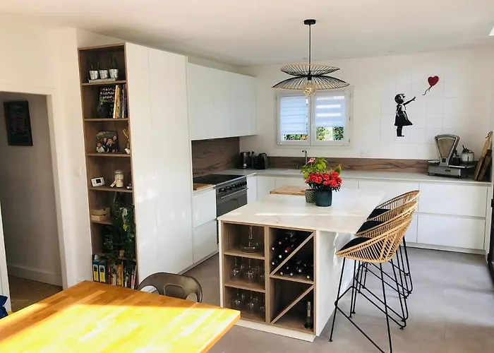 Contemporaine Avec Piscine Sur 1400 M² De Terrain, A 10 Kms Du Cap D Agde Villa