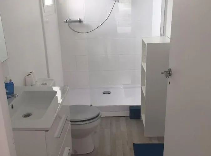 Contemporaine Avec Piscine Sur 1400 M² De Terrain, A 10 Kms Du Cap D Agde